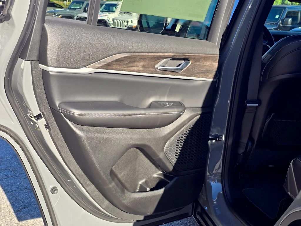 New 2027 Gray Jeep Laredo Altitude image 37