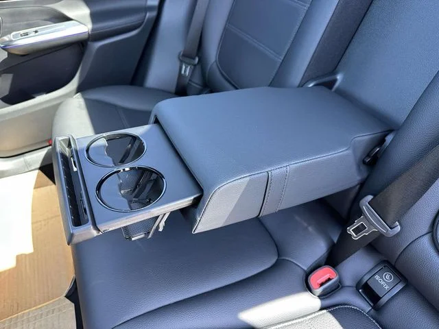 New 2026 Black Mercedes-Benz GLC 300 image 31
