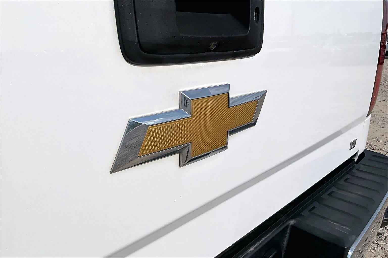 Used 2017 Summit White Chevrolet LT image 30