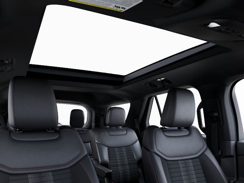 New 2027 Star White Metallic Tri-Coat Ford ST-Line image 44