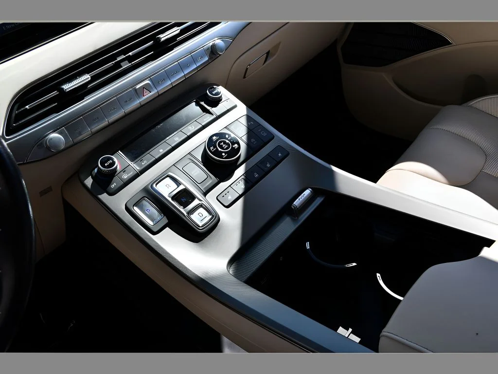 Used 2020 Hyper White Hyundai Limited image 37