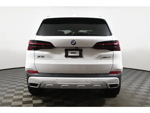 New 2026 Alpine White BMW xDrive40i image 6