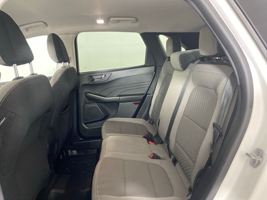 Used 2022 White Ford SE image 19
