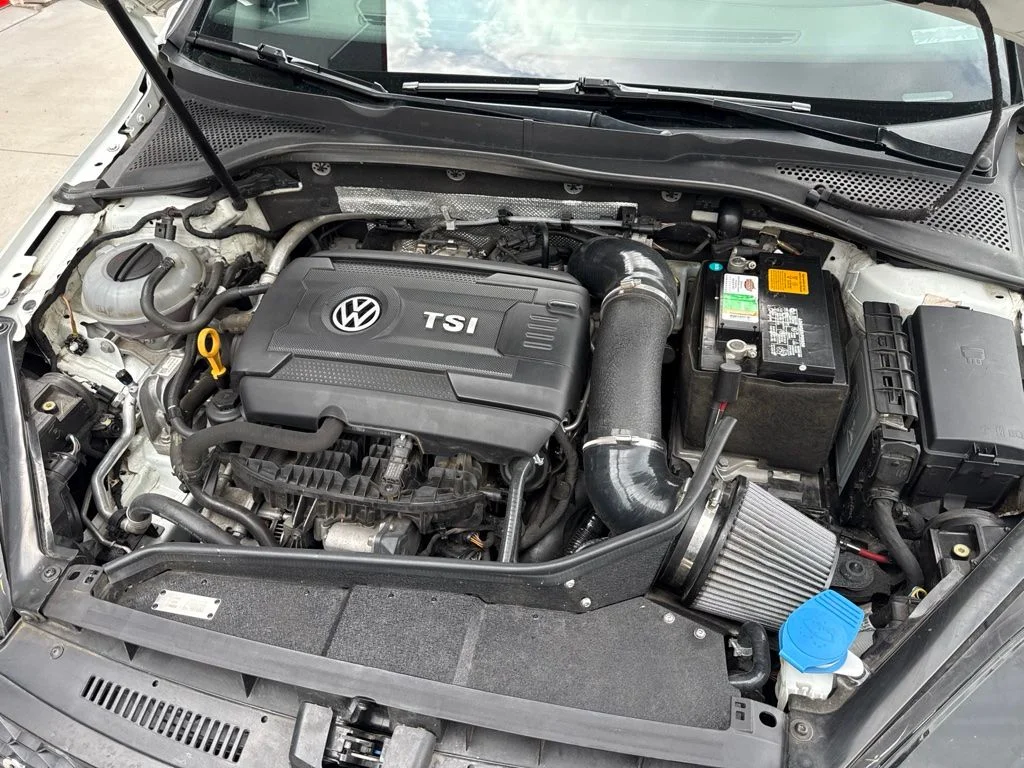 Used 2017  Volkswagen S image 13