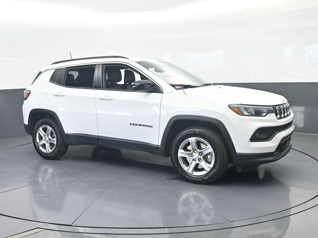 Used 2023 Bright White Clearcoat Jeep Latitude image 8
