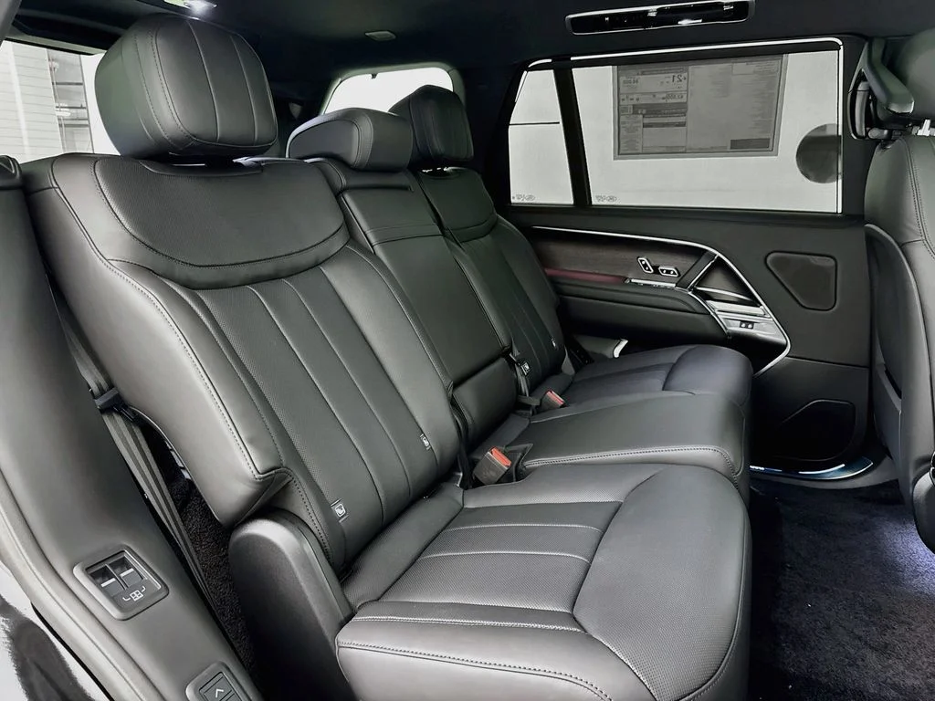 New 2027 Santorini Black Land Rover SE image 29