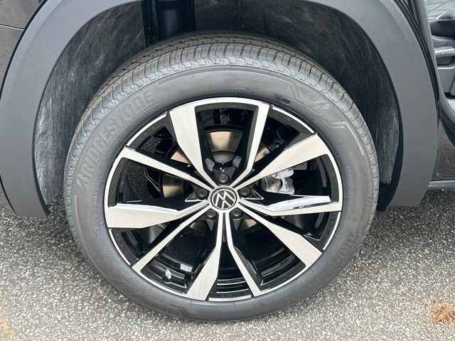 New 2026 Deep Black Pearl Volkswagen 2.0T SEL Premium R-Line image 17