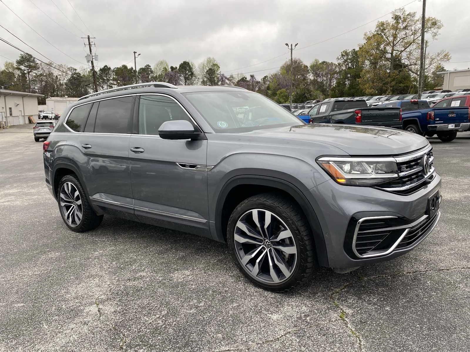 2022 Volkswagen Atlas 3.6L SEL Premium R-Line 4MOTION's photo