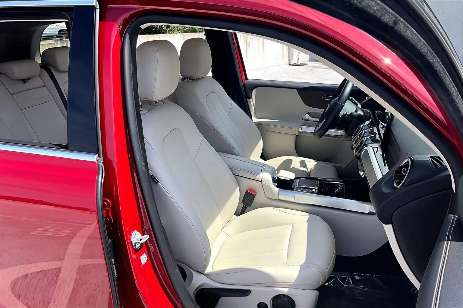Used 2022 MANUFAKTUR Patagonia Red Metallic Mercedes-Benz GLB 250 image 9