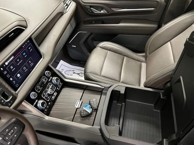 Used 2023 White GMC Denali image 34