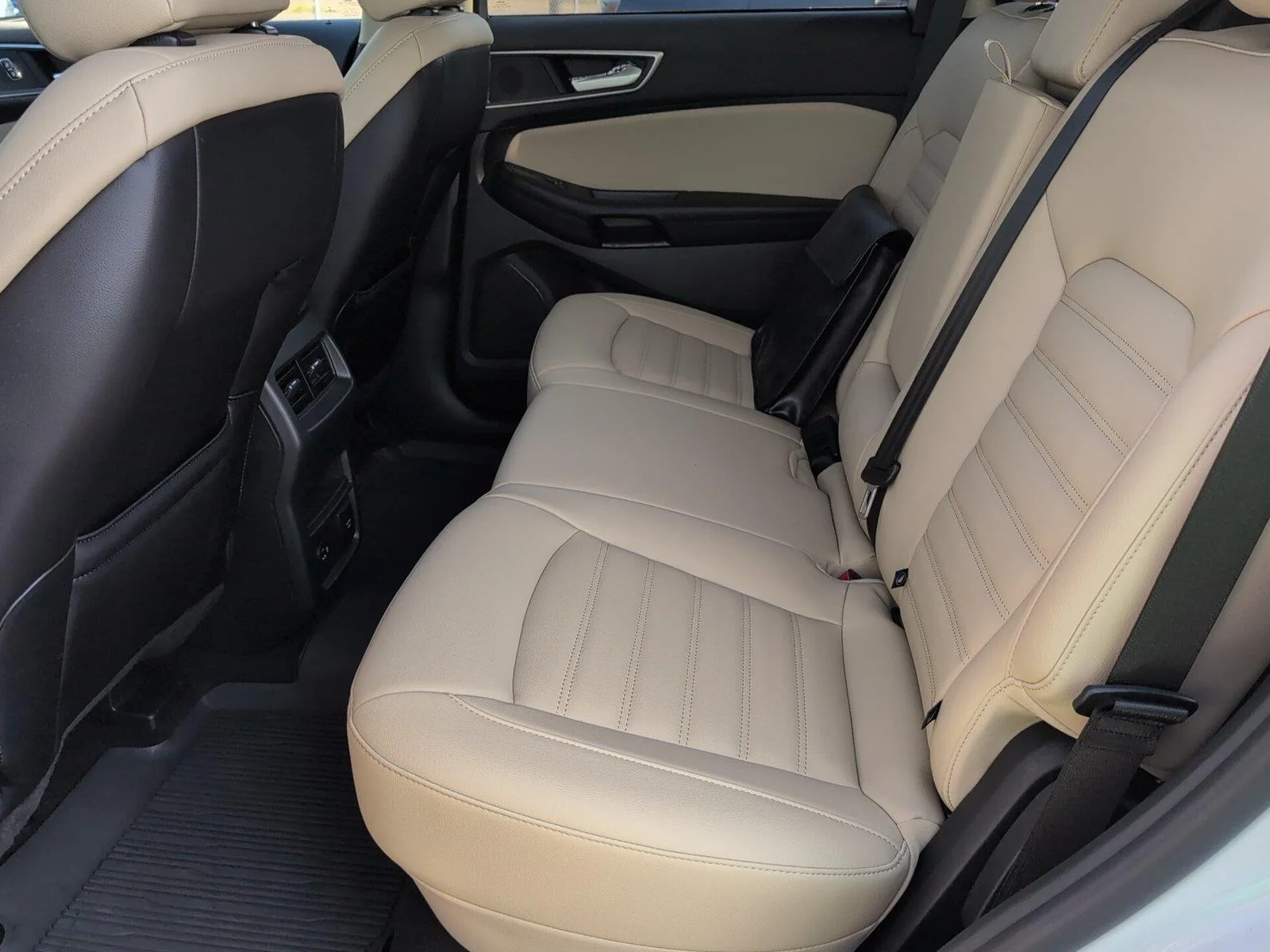 Used 2021 Star White Metallic Tri-Coat Ford SEL image 32
