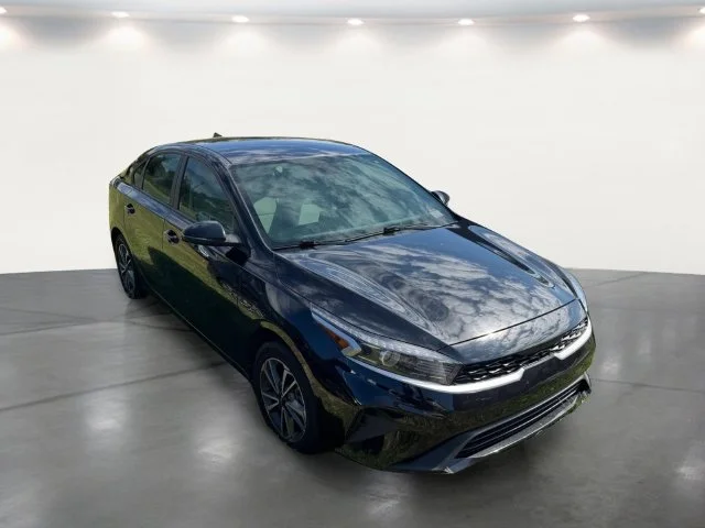 Used 2023 Black Kia LXS image 9