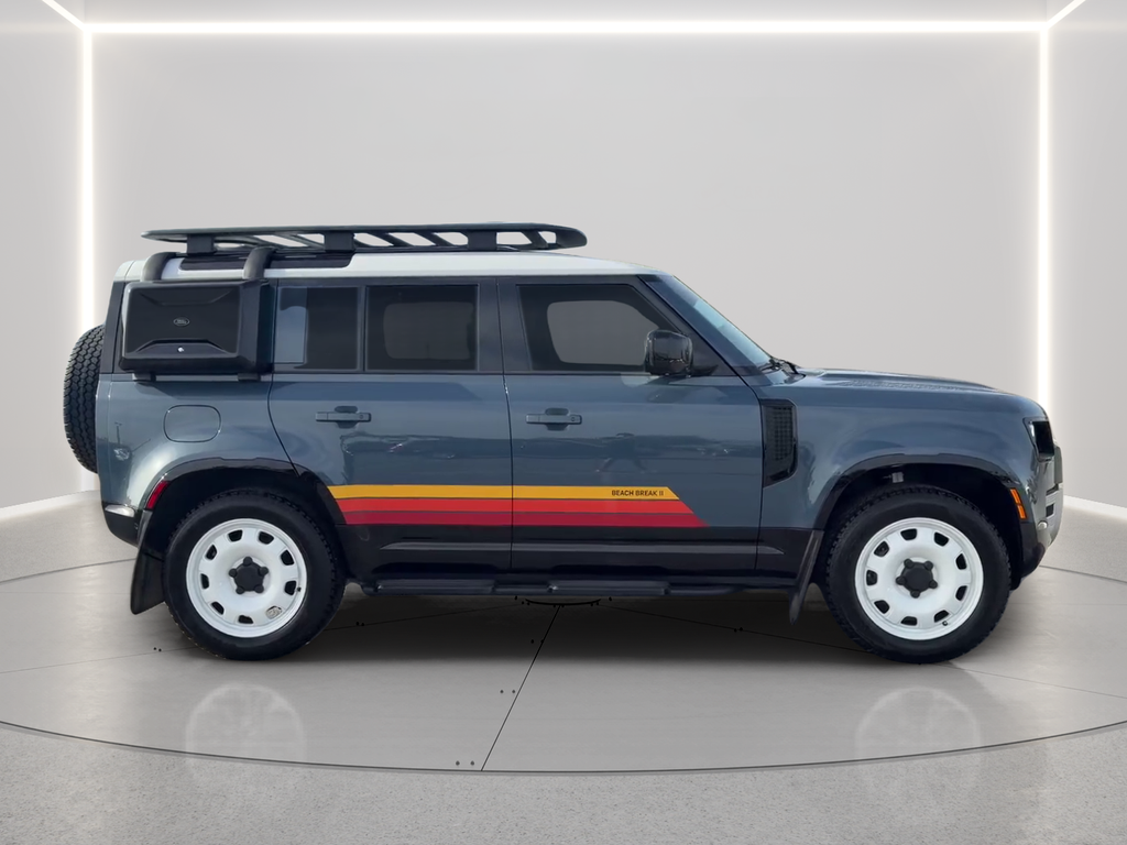 Used 2025 Tasman Blue Metallic Land Rover S image 4
