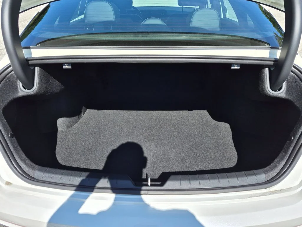 Used 2025 White Kia GT-Line image 6