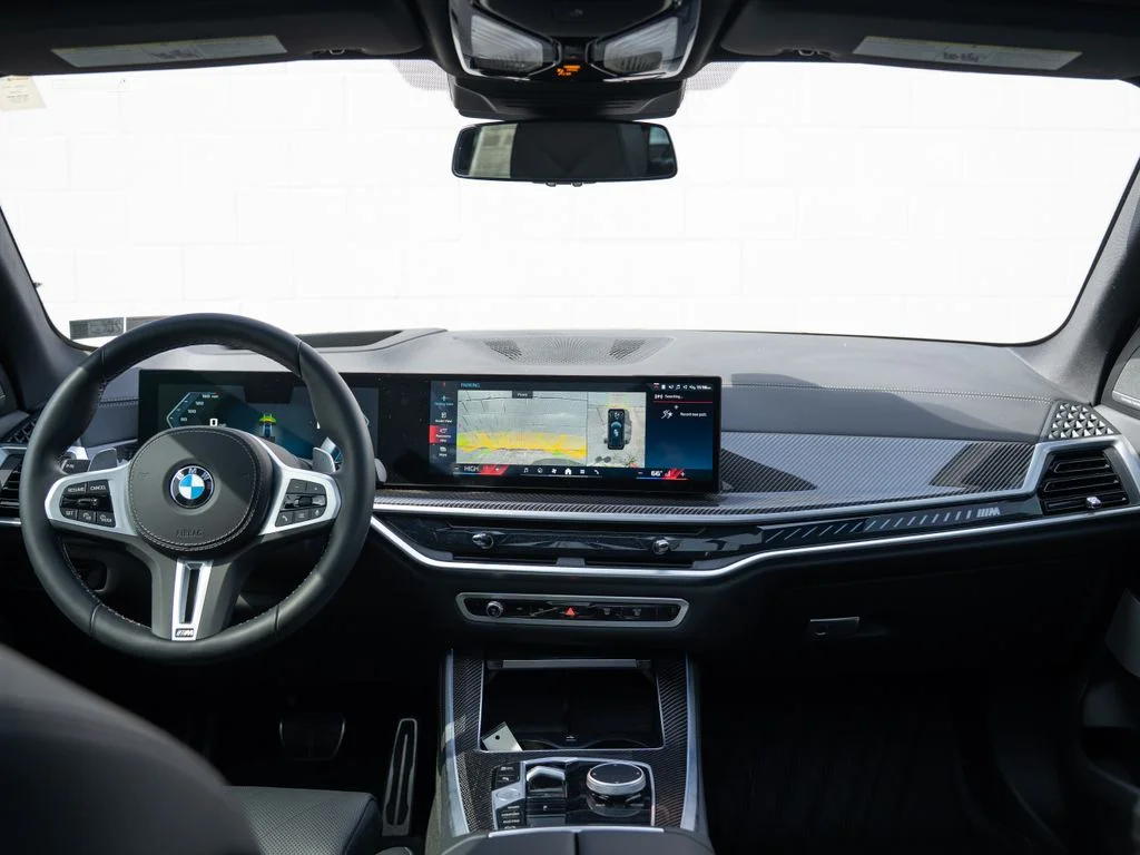Used 2025 Black BMW M60i image 21