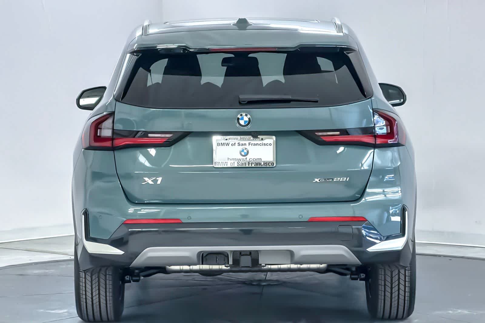 New 2026 Cape York Green Metallic BMW xDrive28i image 7