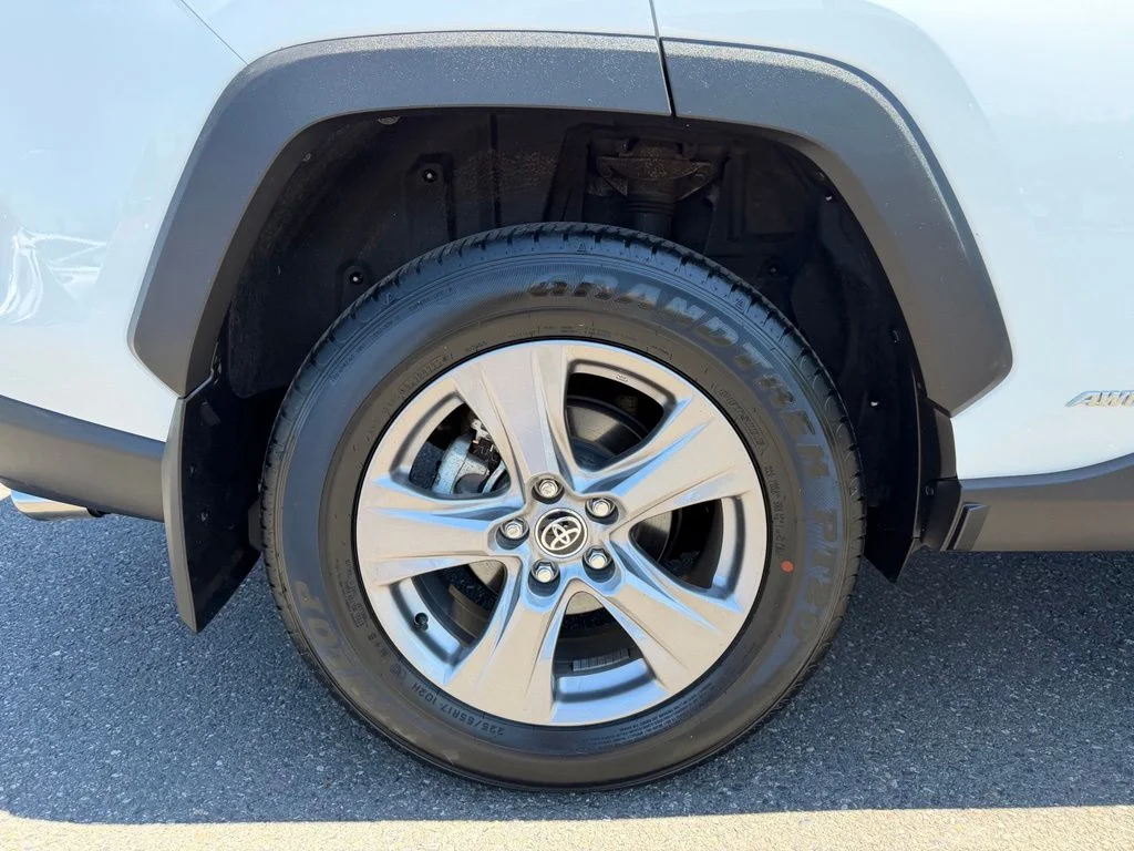 Used 2025 Ice Toyota XLE image 9