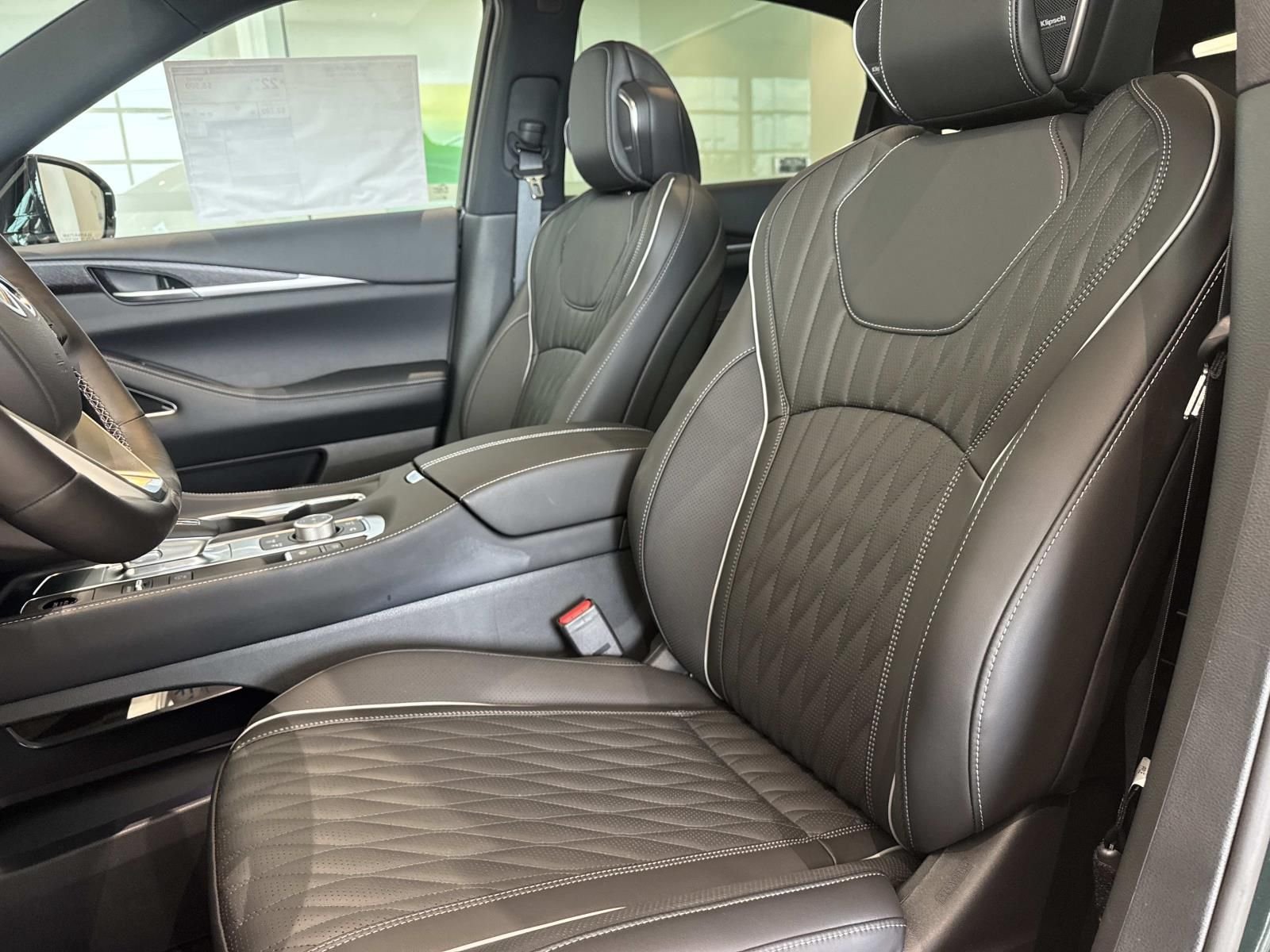 New 2027 2T DEEP EMRD INFINITI Autograph AWD image 9