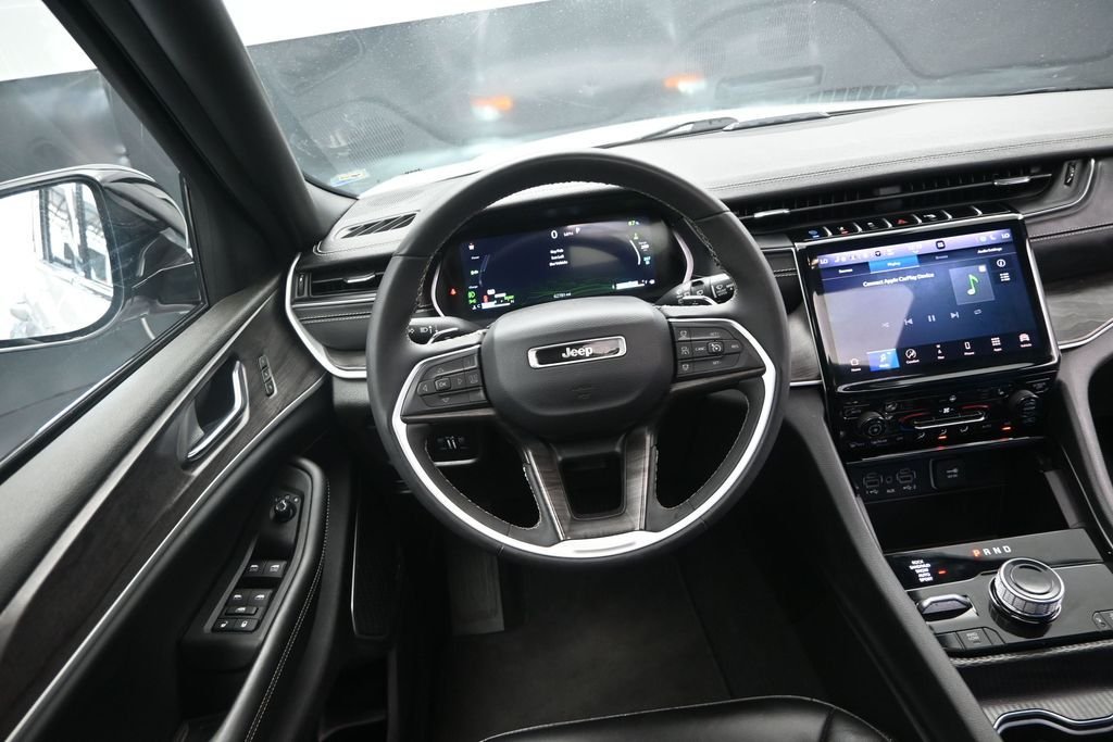 Used 2024 White Jeep 4xe image 29