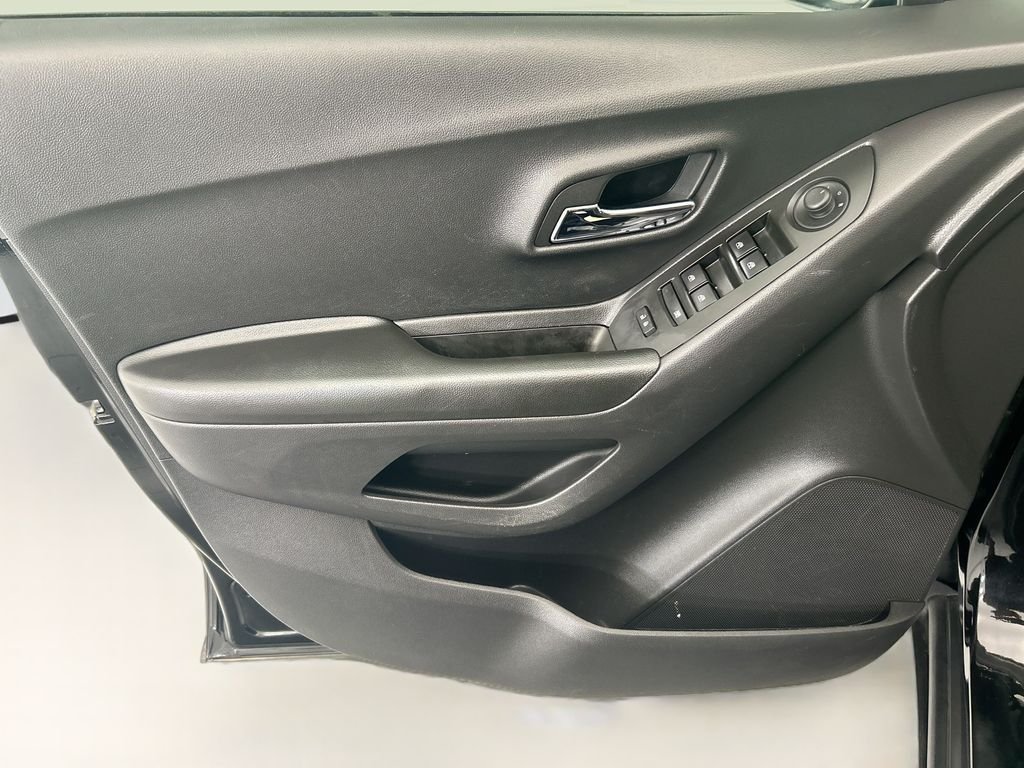 Used 2022 Black Metallic Chevrolet LT image 22