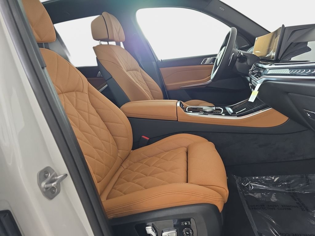 New 2026 Mineral White Metallic BMW xDrive40i image 9