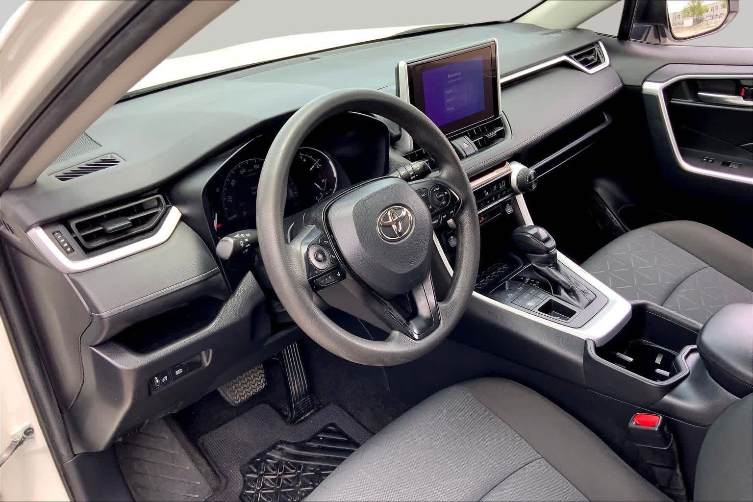 Used 2025 Ice Cap Toyota XLE image 17