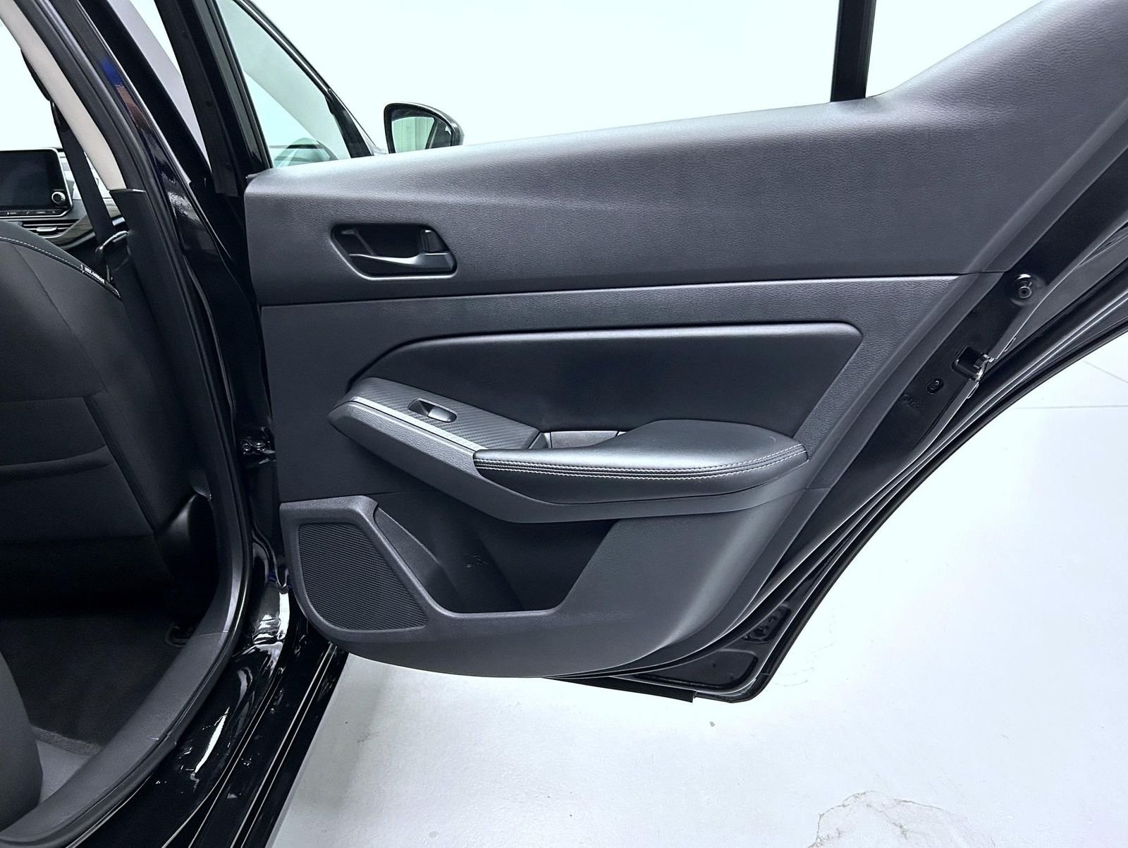 Used 2025 Black Nissan 2.5 SV image 17