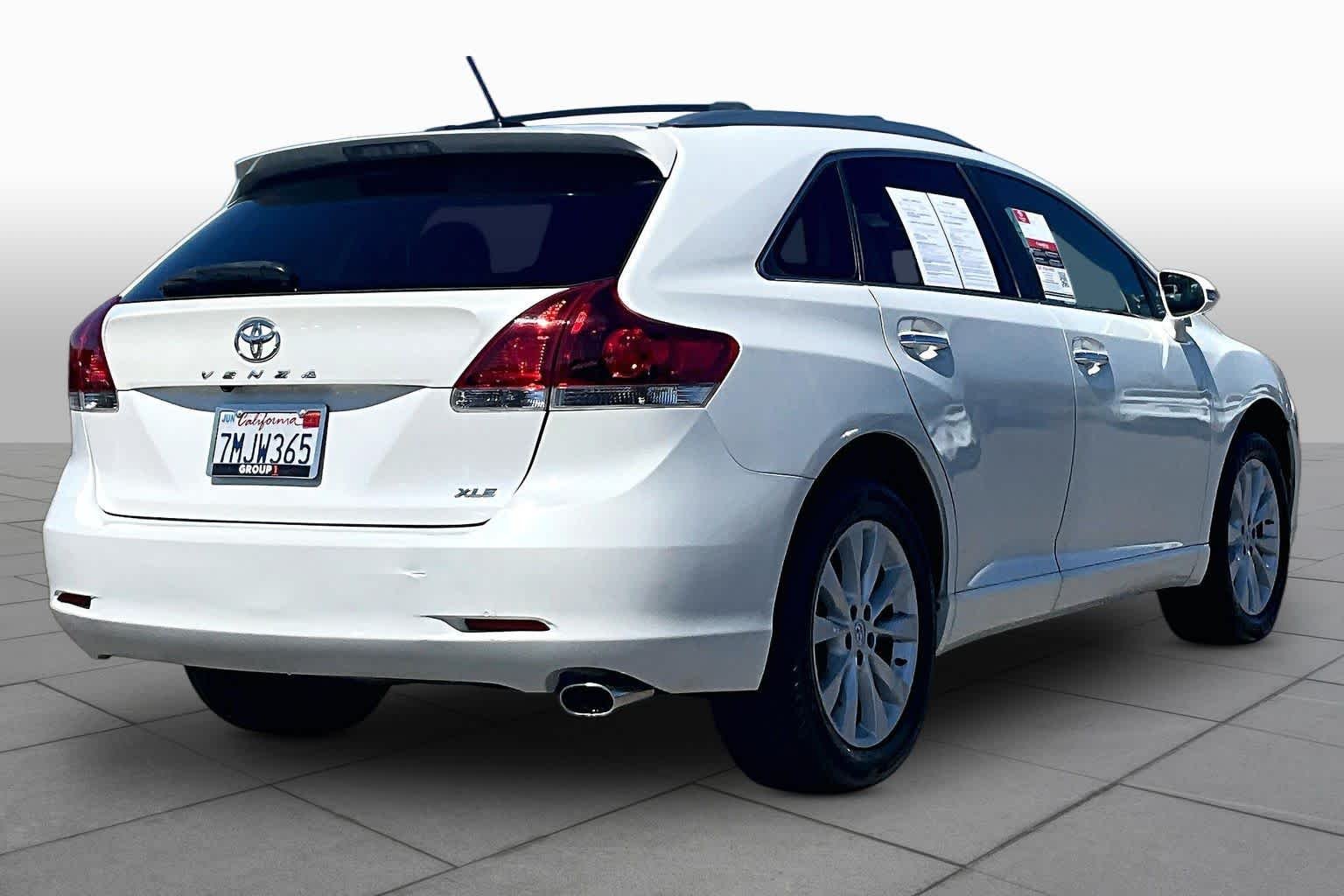 Used 2015 Blizzard Pearl Toyota XLE image 12