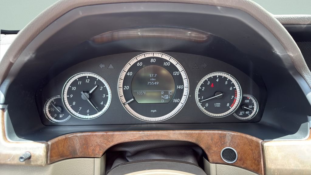 Used 2010  Mercedes-Benz E 350 image 23