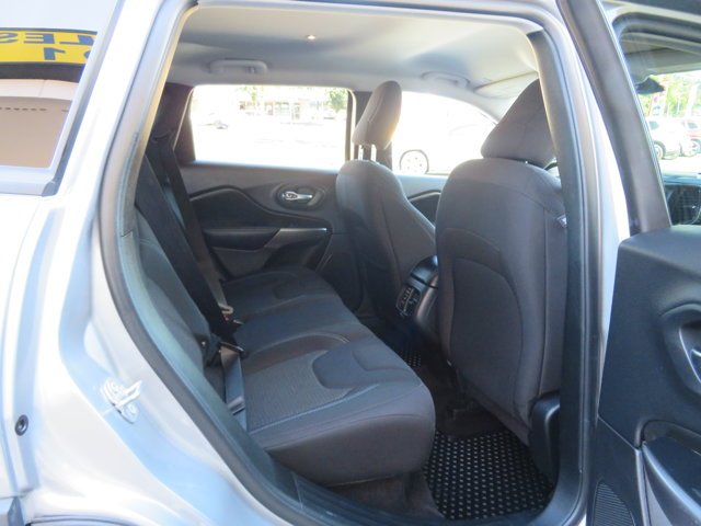 Used 2019 Gray Jeep  image 11