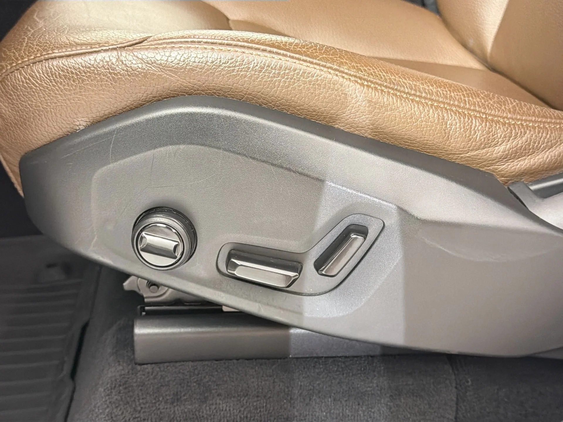 Certified Used 2023 Bright Dusk Volvo Plus image 19