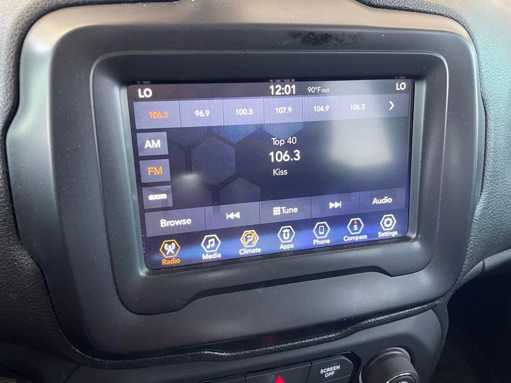 Used 2018 Gray Jeep Latitude image 15