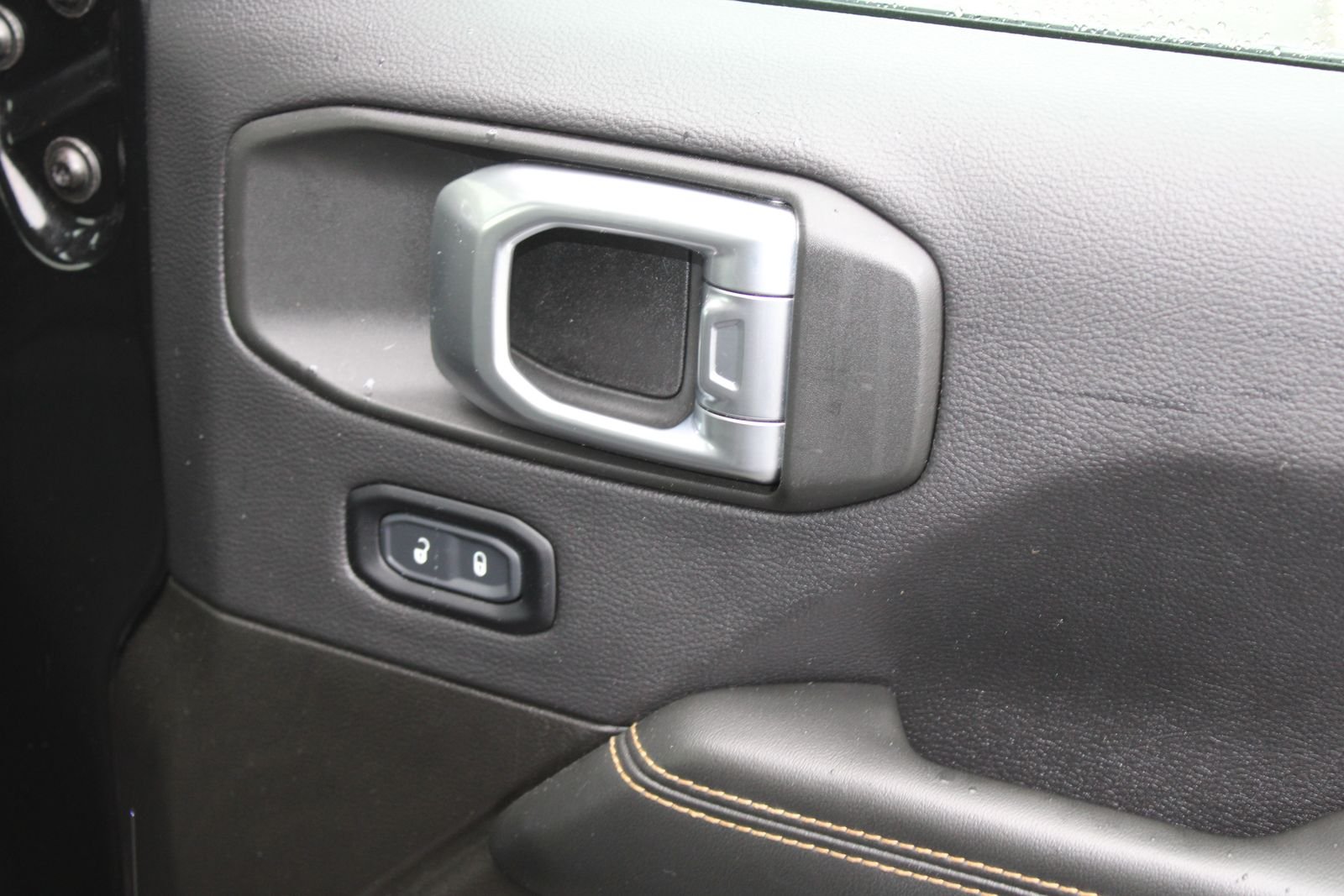 Used 2025 Black Jeep Sahara image 26