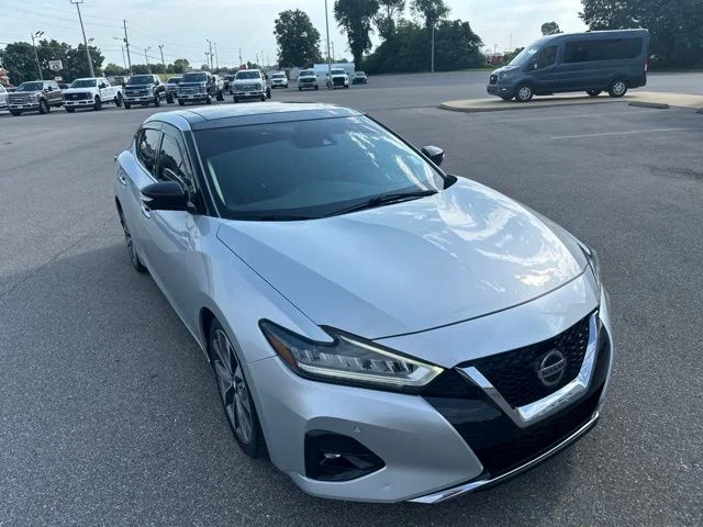 Used 2020 Silver Nissan Platinum image 4