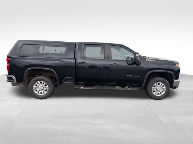 Used 2023 BLACK Chevrolet LT image 6