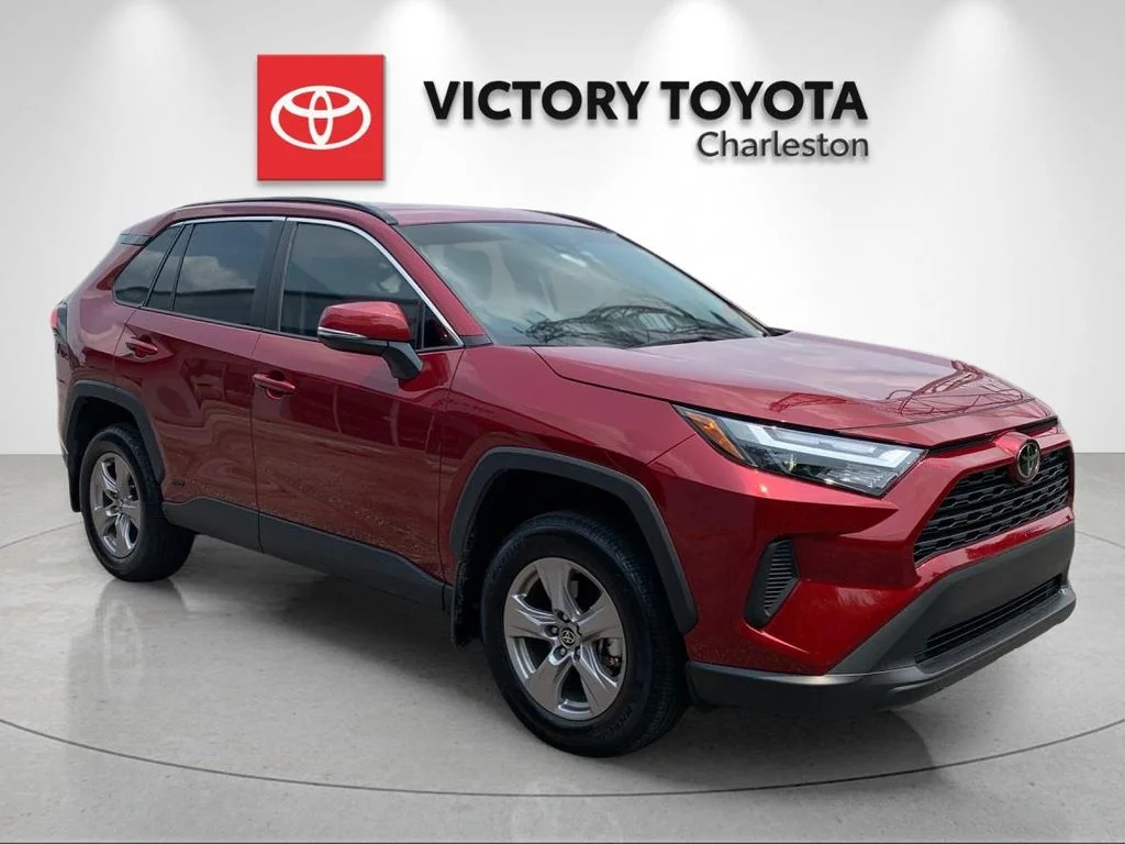 Used 2025 Red Toyota XLE image 5