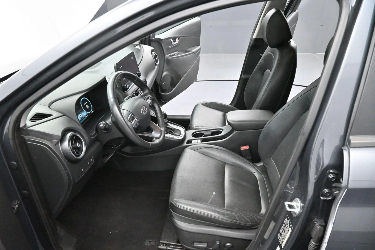 Used 2022 Thunder Gray Hyundai Limited image 11
