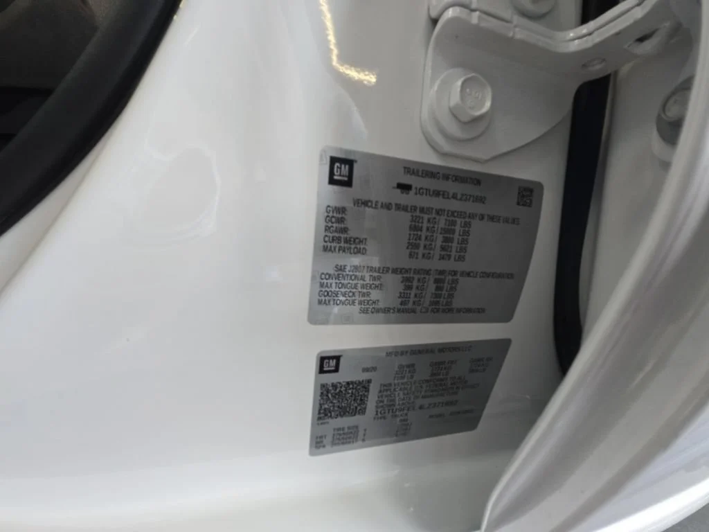 Used 2020 WHITE FROST TRICOAT GMC Denali image 25