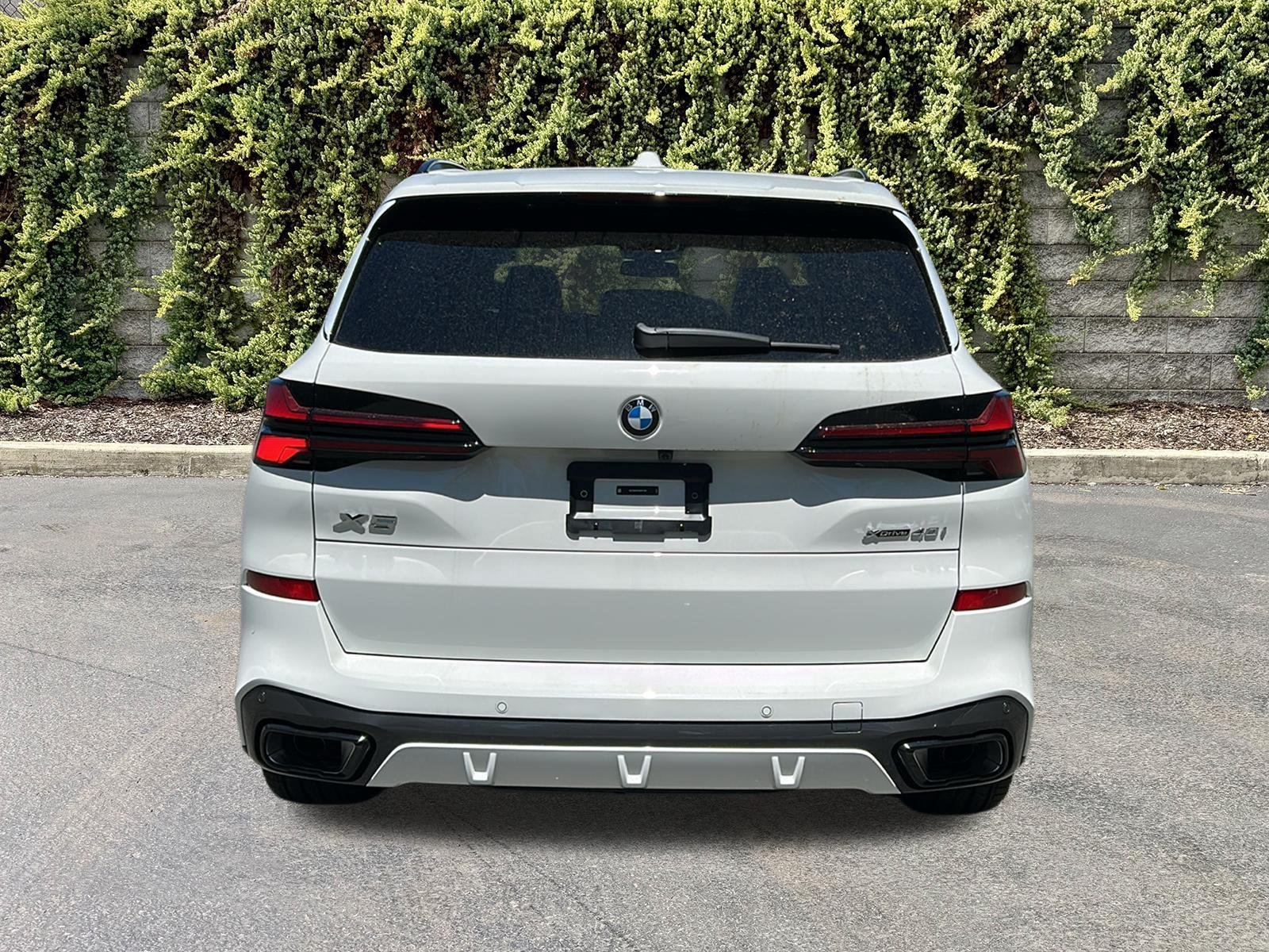 New 2026 Alpine White BMW xDrive40i image 5