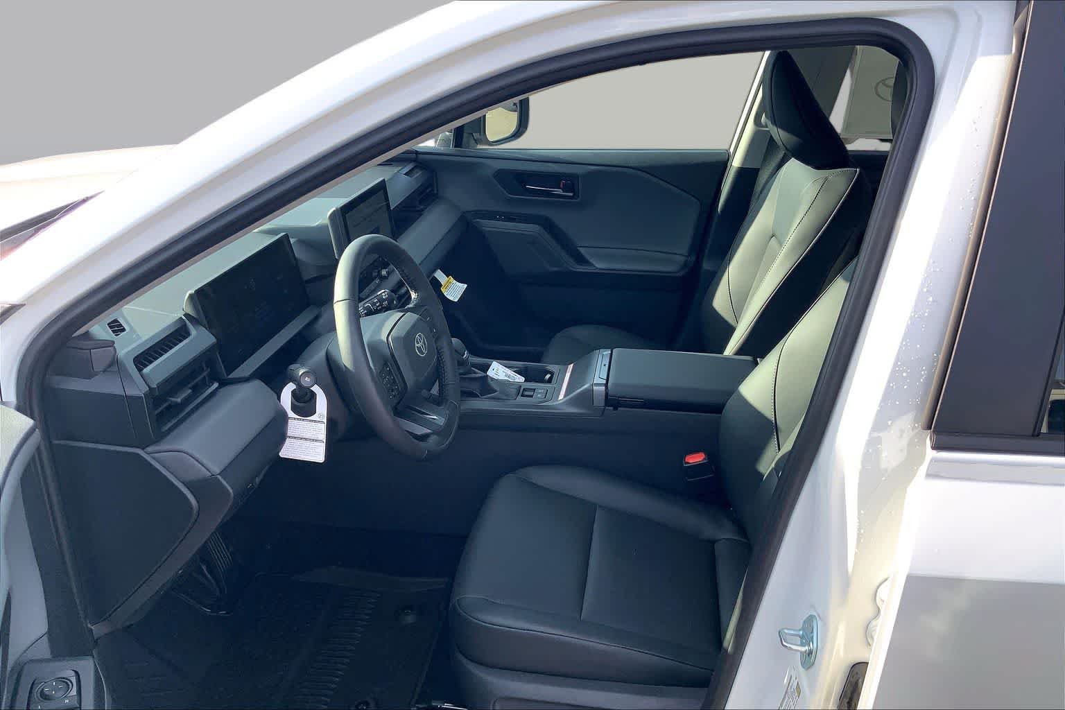 New 2026 Wind Chill Pearl Toyota XLE Premium image 9