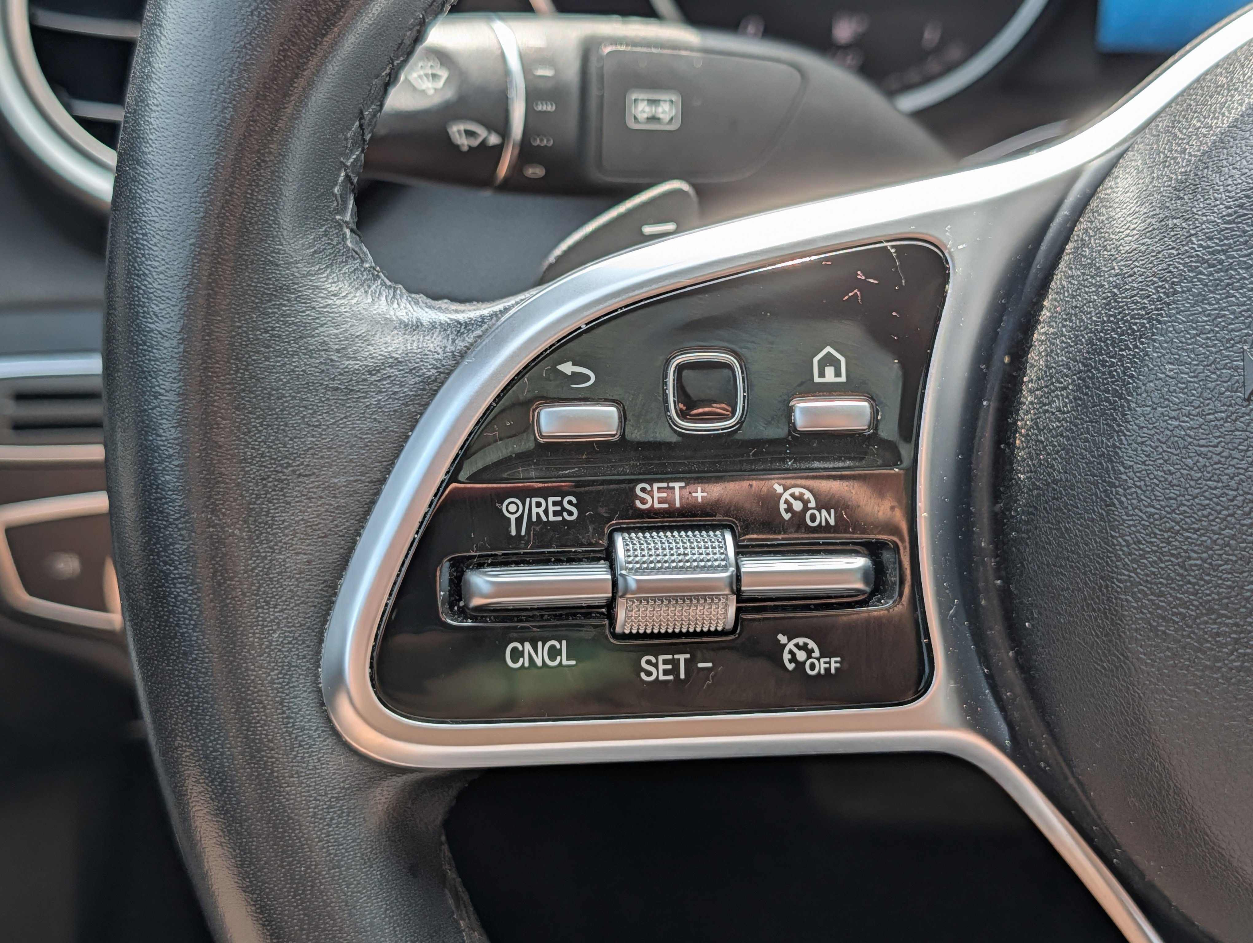 Used 2020 Iridium Silver Metallic Mercedes-Benz C 300 image 31