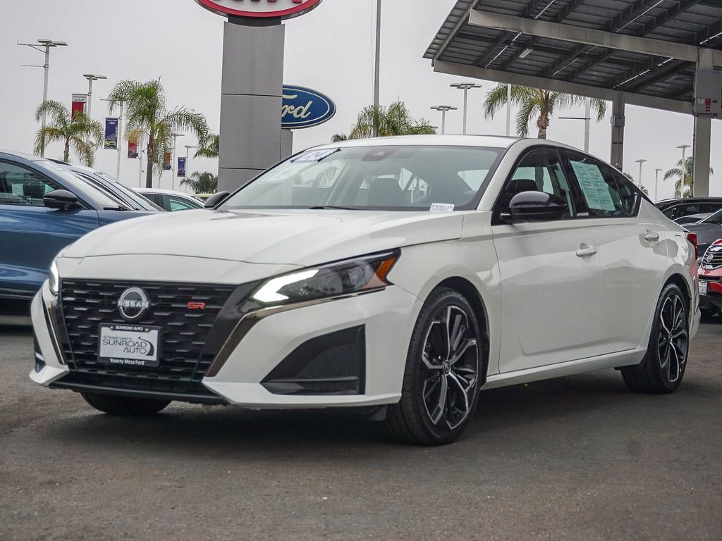 Used 2024 Glacier White Nissan 2.5 SR image 4