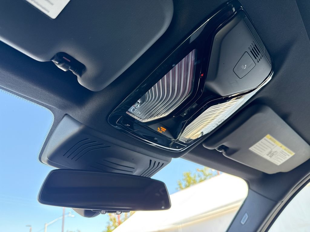 Used 2023 Black Sapphire Metallic BMW sDrive30i image 30