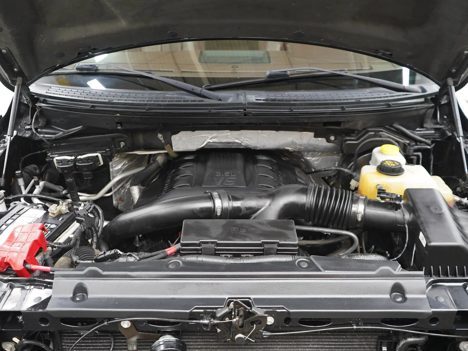 Used 2014  Ford XL image 28