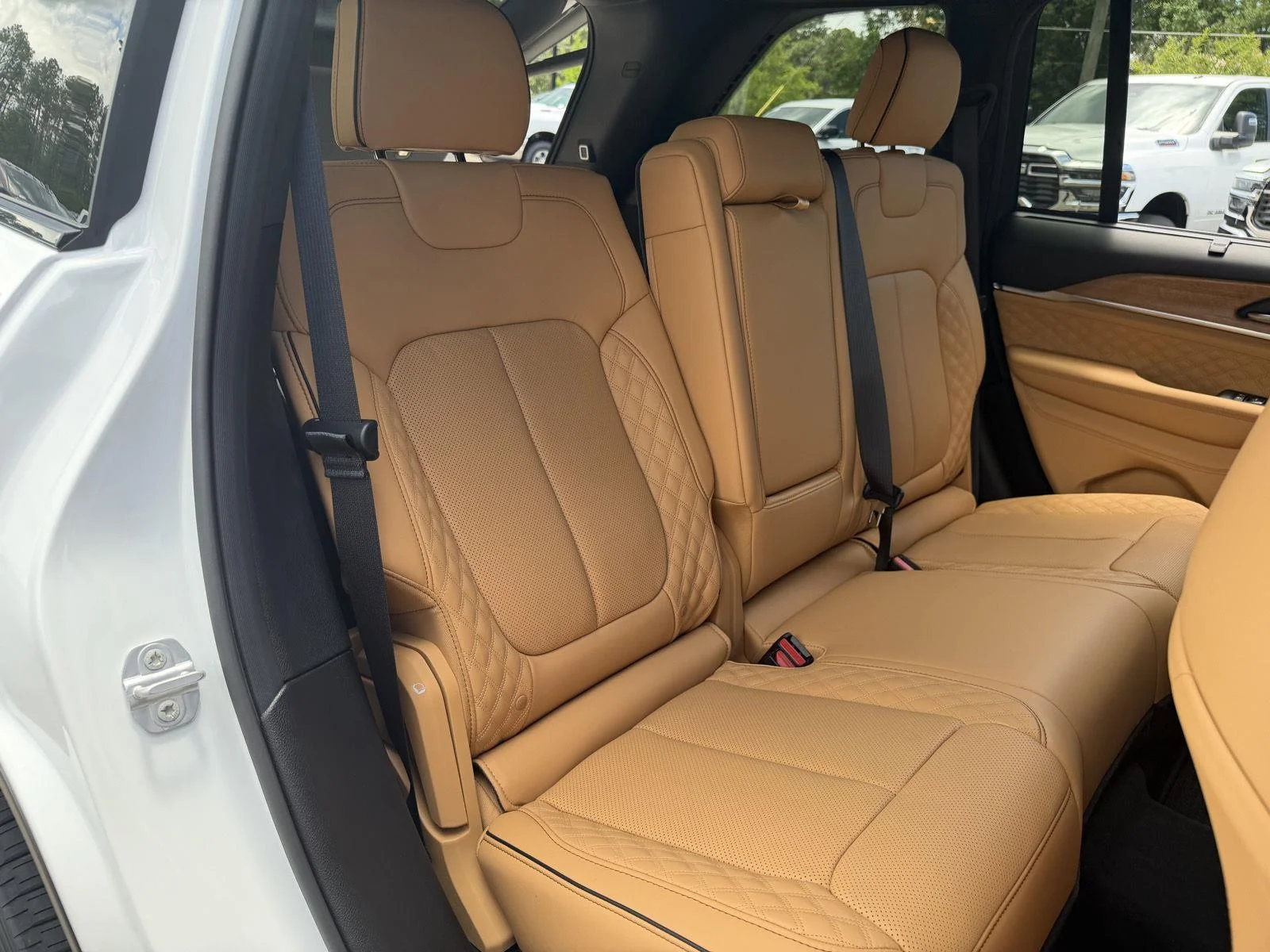 New 2026 Bright White Clear-Coat Exterior Paint Jeep Summit image 20