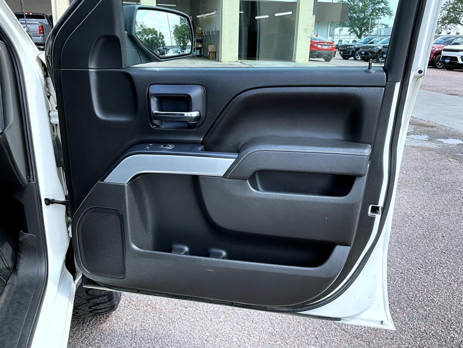 Used 2014 White Chevrolet LT image 17