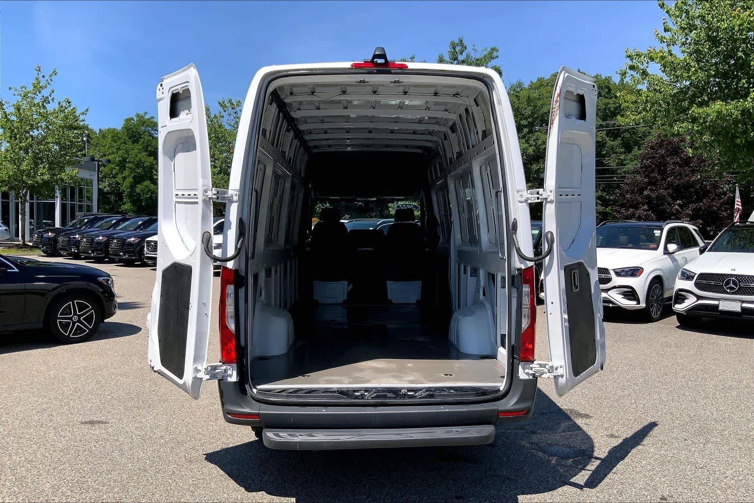 Used 2022 Arctic White Mercedes-Benz  image 35