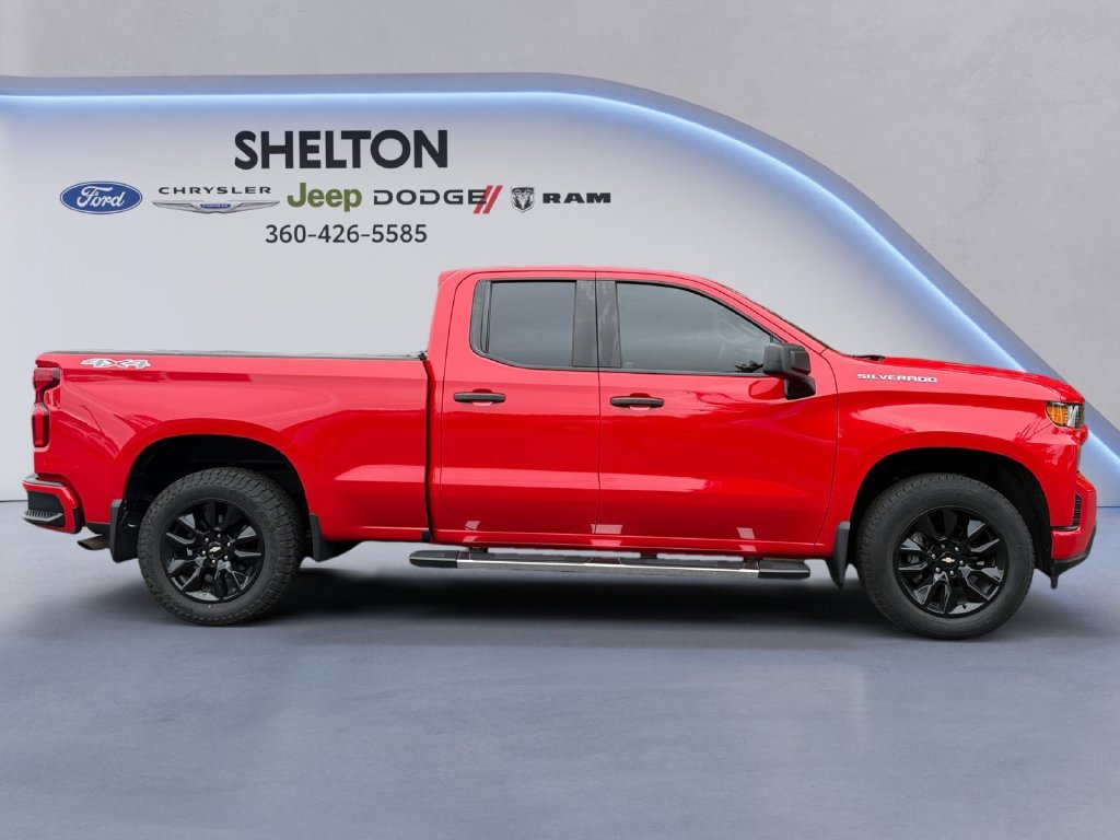 Used 2022 Red Chevrolet Custom image 7