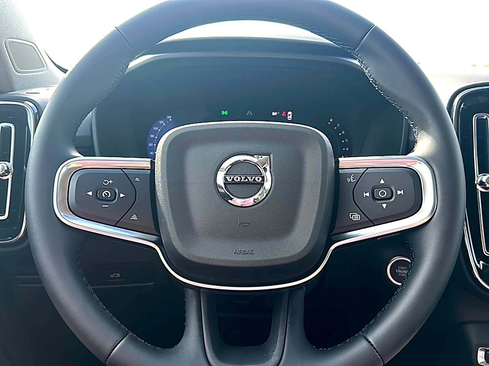2026 Volvo XC40 Plus - Photo 17