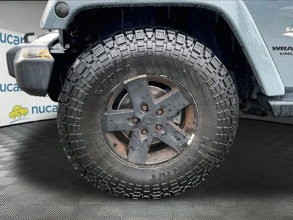 Used 2015 Anvil Clear Coat Jeep Unlimited Sahara image 7